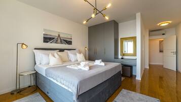 3 bedrooms, in-room safe, WiFi (free), bed sheets