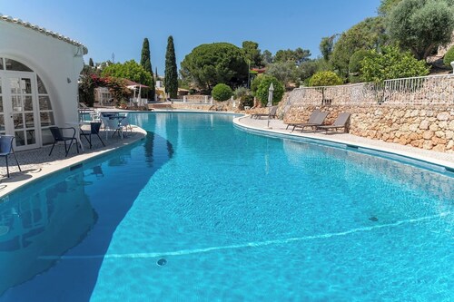 C22 Quinta do paraiso Superbly Appointed and Furnished Bungalow