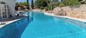 C22 Quinta do paraiso Superbly Appointed and Furnished Bungalow