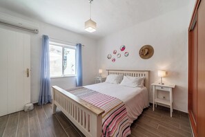 2 bedrooms, iron/ironing board, free WiFi, bed sheets - C22 Quinta do paraiso Superbly Appointed and Furnished Bungalow (Carvoeiro)