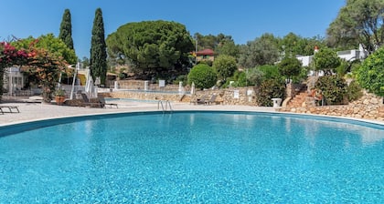 C22 Quinta do paraiso Superbly Appointed and Furnished Bungalow