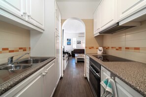 Fridge, microwave, oven, coffee/tea maker
