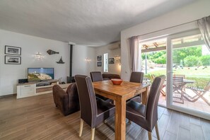 Dining - C22 Quinta do paraiso Superbly Appointed and Furnished Bungalow (Carvoeiro)