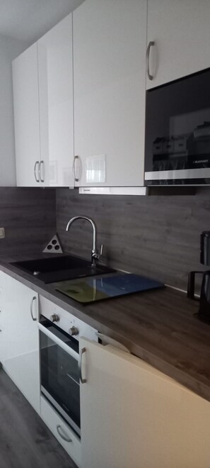 Frigorífic, microones, forn i placa de cuina