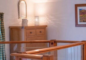 Interior - Beautiful cottage with breathtaking views! Sleeps 3 & 1 dog, w/ WiFi & pub nearby! (Richmond)