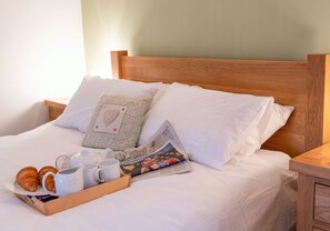 2 habitaciones, tabla de planchar con plancha y cuna de viaje