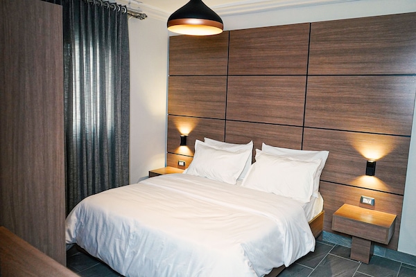 Egyptian cotton sheets, premium bedding, memory foam beds, minibar
