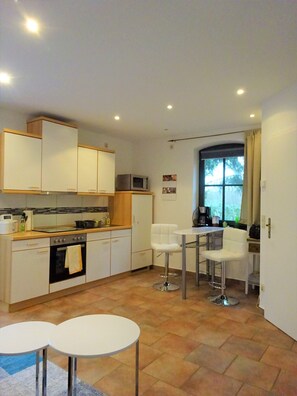 Fridge, microwave, oven, stovetop - Exclusive vacation apartment No.1 (Templin)