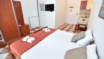 1 camera, una cassaforte in camera, ferro/asse da stiro, Wi-Fi gratuito