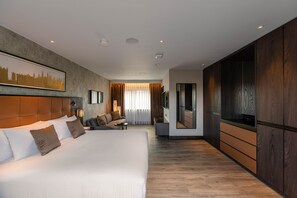 3 chambres, décoration personnalisée, fer et planche à repasser