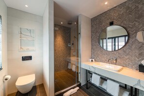 Articles de toilette gratuits, sèche-cheveux, serviettes fournies, savon