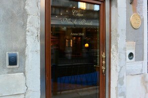 Exterior detail - Hotel Casa Nicolo Priuli (Venice)