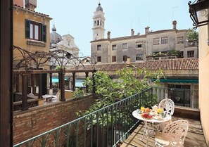Outdoor dining - Hotel Casa Nicolo Priuli (Venice)
