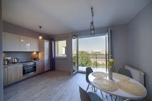 Appartement Affaires | Aire de séjour | Téléviseur ACL