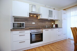 Kühlschrank, Ofen, Herdplatte, Geschirrspüler