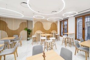 Daily continental breakfast (EUR 13 per person) - Odyssey Rooms (Alicante)