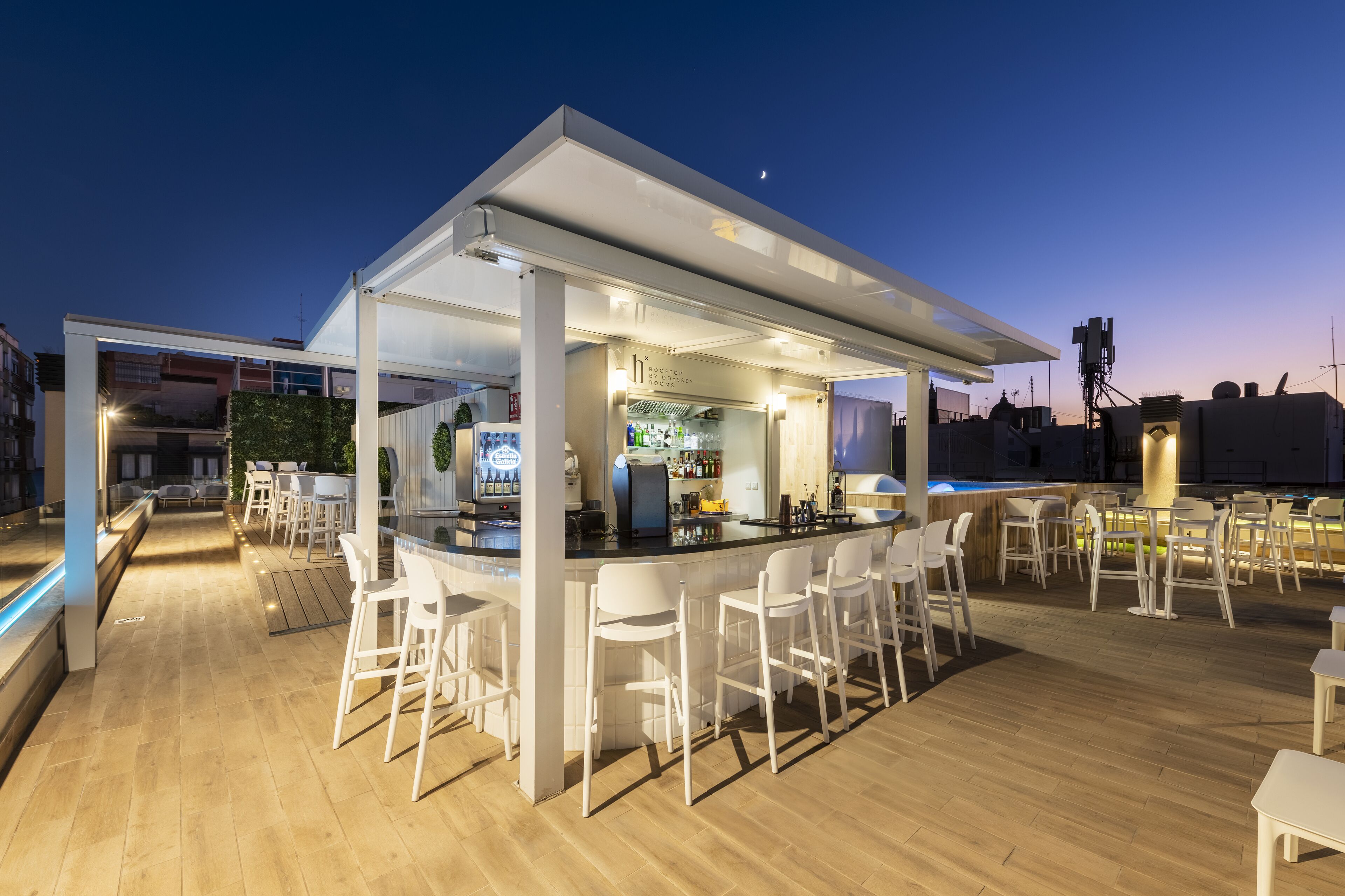 Bar junto a la piscina