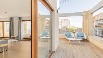 Premium-Studio, 1 Queen-Bett und Schlafsofa, Poolzugang, Stadtblick (Terrace) | Terrasse/Patio