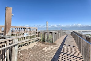 Property grounds - Family-Friendly South Padre Island Escape w/ Grill (South Padre Island)