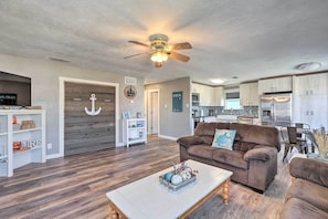 TV - Family-Friendly South Padre Island Escape w/ Grill (South Padre Island)