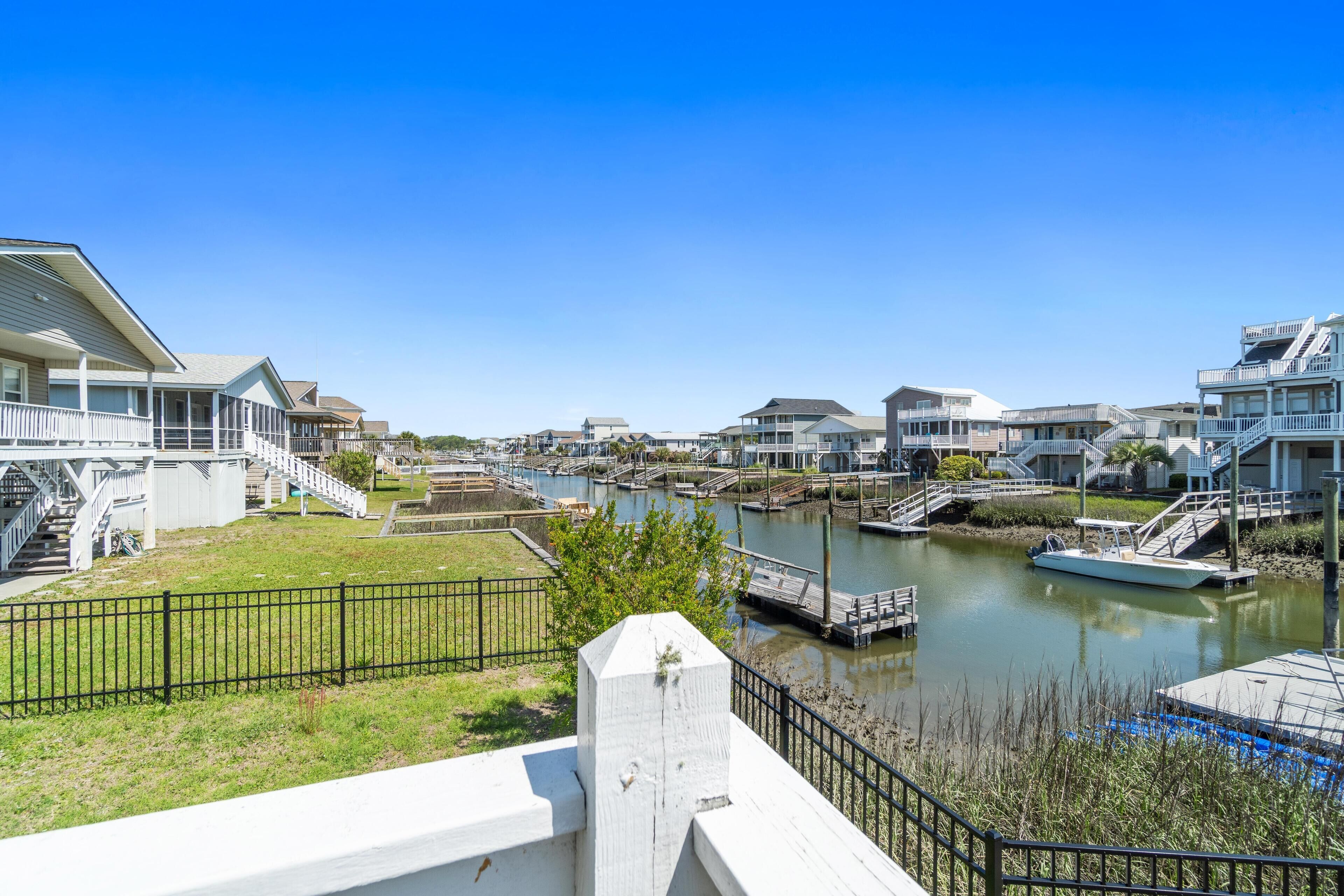NEW LISTING- -CottageVacations4u "Keepin It Reel" canal home-on the water-close to beach and town