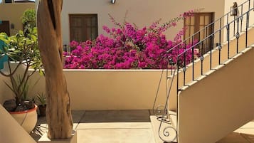 House, 2 Bedrooms | Balcony