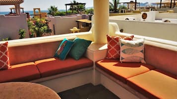 House, 2 Bedrooms | Balcony