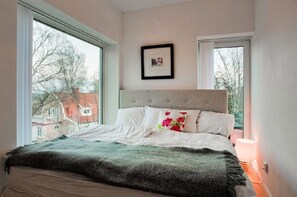 3 bedrooms, iron/ironing board, travel crib, free WiFi