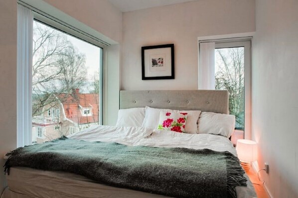 3 bedrooms, iron/ironing board, travel cot, free WiFi