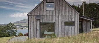 Cuillrigh - Luxury house with Loch Portree & Cuillin Mountain views