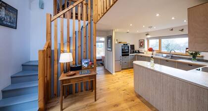 Cuillrigh - Luxury house with Loch Portree & Cuillin Mountain views
