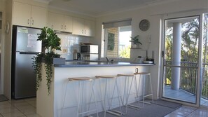 Dishwasher - Seven Seas Unit 5 Caloundra QLD (Caloundra)