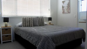 2 bedrooms, WiFi, bed sheets - Seven Seas Unit 5 Caloundra QLD (Caloundra)