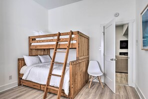 4 habitaciones, escritorio, acceso a internet y ropa de cama 