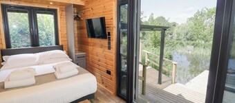 The Shepherds Hut at Bridge Lake Farm & Fishery