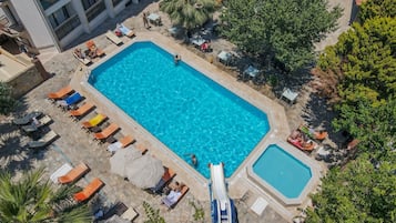 Sæsonbestemt udendørs pool