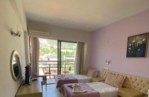 Standard Twin Room | 1 bedroom, Egyptian cotton sheets, premium bedding, down comforters