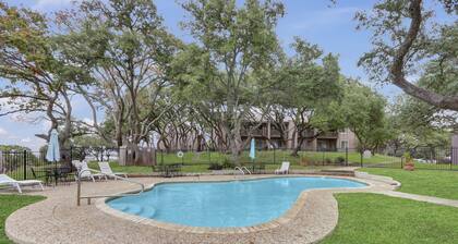 Groovy Getaway | Lake Access, Pool, Tennis, 72-Hr Boat Parking