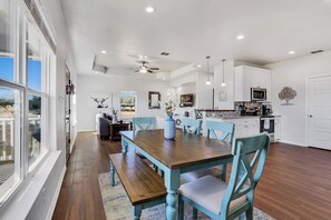 Dining - Come stay at the Oasis by the Lake! (Canyon Lake)