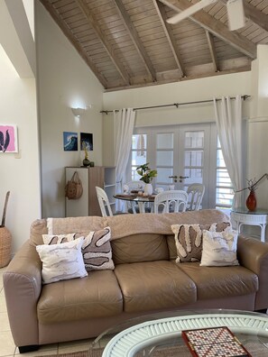 Smart TV, books, stereo