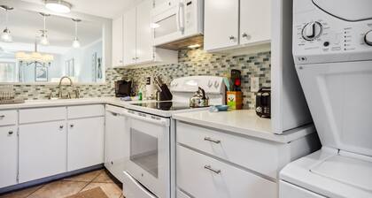 Forest Beach Townhome - Pet Friendly - 1 Block from the Beach
