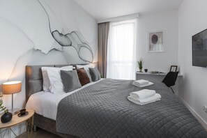 Superior Apartment, 2 Bedrooms, Balcony, City View | Desk, laptop workspace, iron/ironing board, free WiFi - Emihouse Skyline Apartments (Rzeszów)