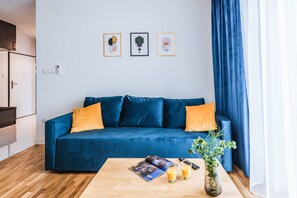 Apartamento panorámico, 2 habitaciones, terraza, vistas a la ciudad | Escritorio y espacio para trabajar con un portátil