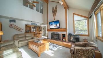 Smart-tv och eldstad