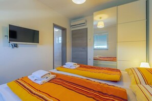 4 chambres, fer et planche à repasser, Wi-Fi, draps fournis