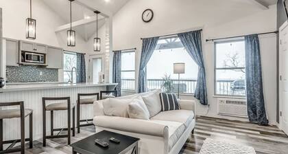 Romantic Lakeview Retreat with King Bed, Jacuzzi Tub & Sunset Views