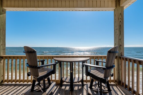 Oceanfront Deck, Overlooking the Wave! Pet-Friendly - KeyWester