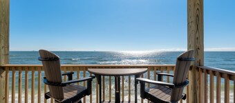 Oceanfront Deck, Overlooking the Wave! Pet-Friendly - KeyWester