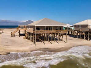 Property grounds - Oceanfront Deck, Overlooking the Wave! Pet-Friendly - KeyWester (Dauphin Island)