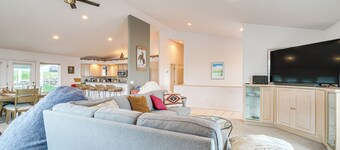 Inviting Great Falls Home w/ Wraparound Deck!